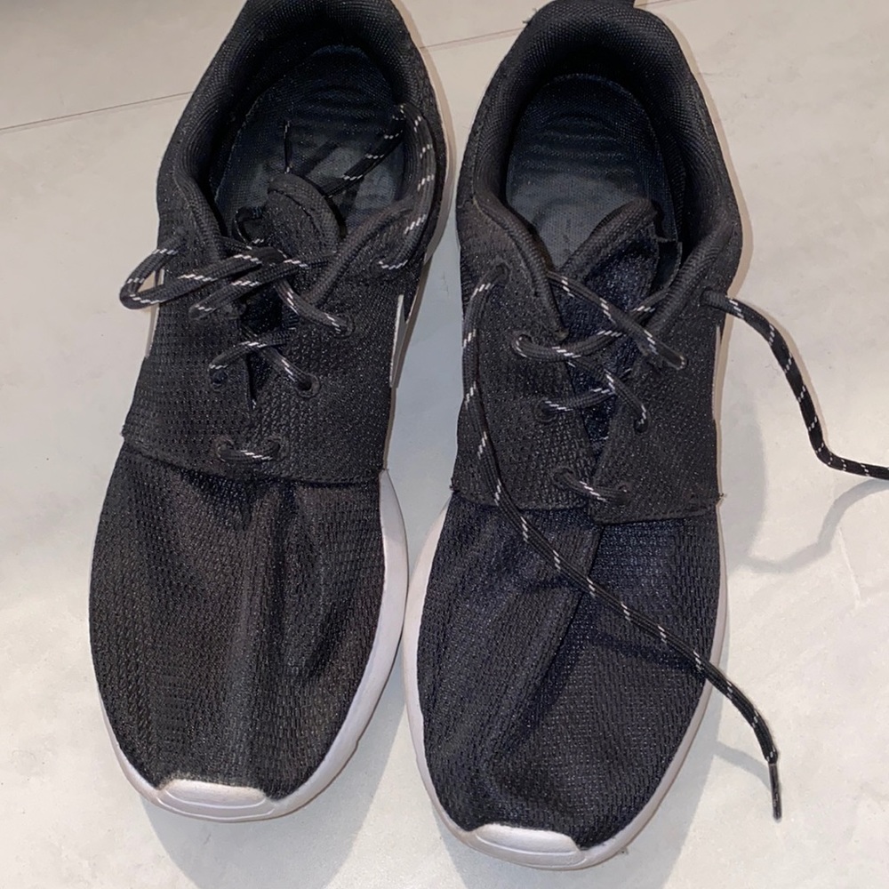 Nike Roshes size 10